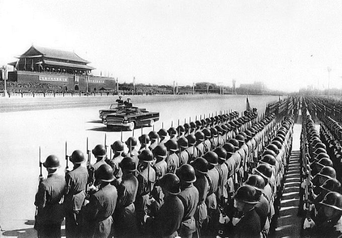 china_10th_anniversary_parade_in_beijing_01