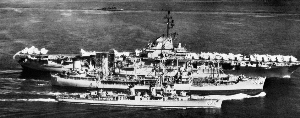 uss_lexington_28cva-1629_underway_during_1958_taiwan_strait_crisis